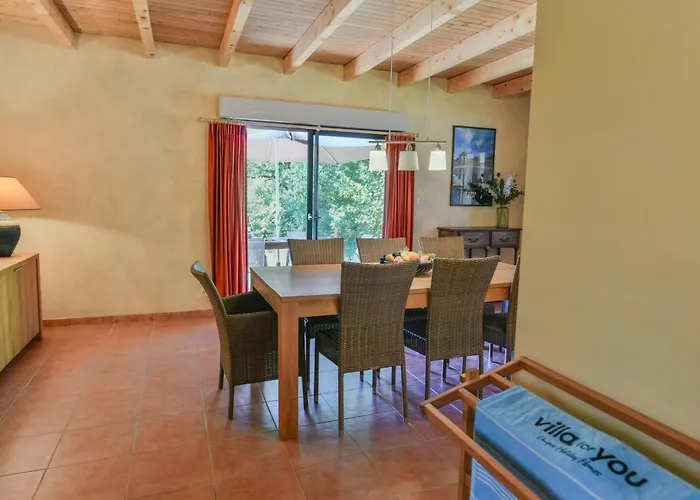 Bleu Nr 13 بيت للعطل Le Bourg