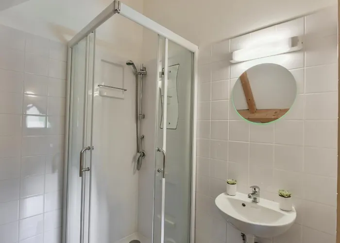 Bleu Nr 13 بيت للعطل Le Bourg